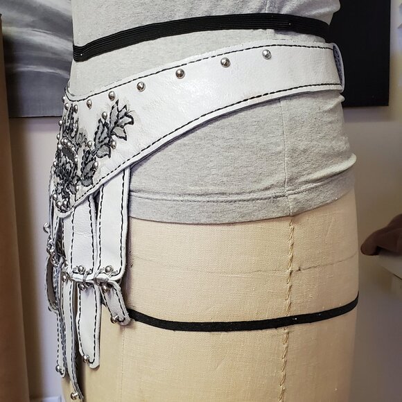 Brand New Contoured belt - Light gray whole grain leather. Handcrafted main image 8